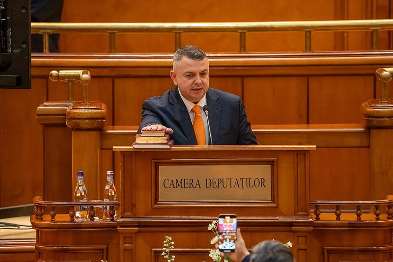 Deputatul AUR Eduard Koler, la depunerea jurământului în Camera Deputaților, 21 decembrie 2024