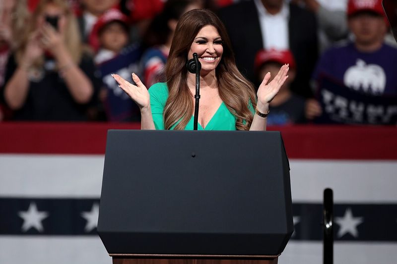 Kimberly Guilfoyle, la un miting de susținere pentru Donald Trump, în Phoenix, Arizona, în 2020