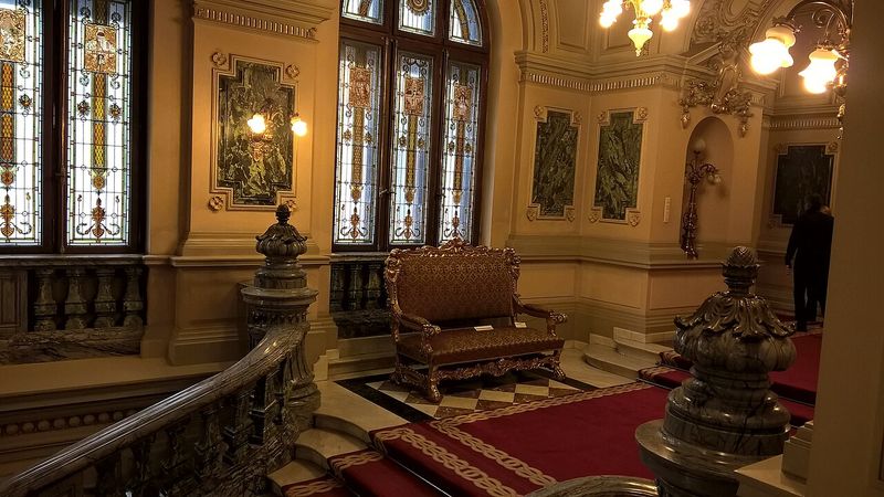 Scara de onoare din interiorul Palatului Cotroceni, sediul Administrației Prezidențiale