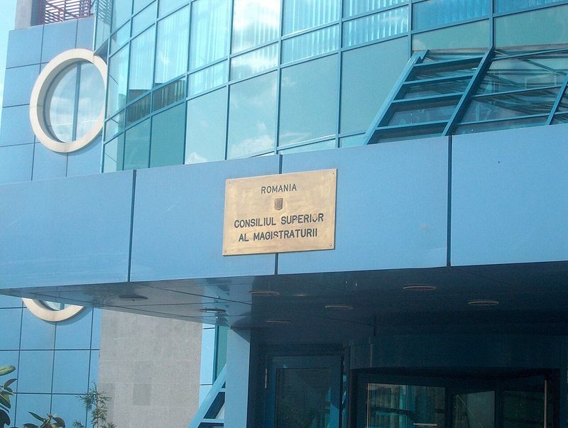 Intrarea în clădirea Consiliului Superior al Magistraturii din București